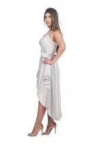 VESTIDO KÍMIKA MULLET EM TECIDO LEVE BEGE.