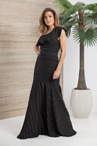 VESTIDO LONGO KÍMIKA COM DECOTE ASSIMÉTRICO PRETO.