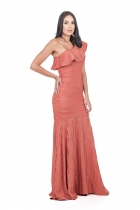 VESTIDO LONGO KÍMIKA COM DECOTE ASSIMÉTRICO PRETO.