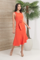 VESTIDO KÍMIKA MÍDI FEITO EM CREPE ALFAIATARIA LARANJA.