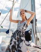 VESTIDO MÍDI KÍMIKA COM MIX DE ESTAMPAS PRETO/BRANCO.