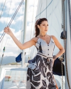 VESTIDO MÍDI KÍMIKA COM MIX DE ESTAMPAS PRETO/BRANCO.