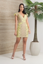 VESTIDO KIMIKA CURTO AMARELO COM RENDA E SAIA DE SOBREPOSIÇÃO MIDI .