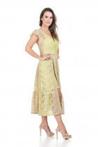 VESTIDO KIMIKA CURTO AMARELO COM RENDA E SAIA DE SOBREPOSIÇÃO MIDI .