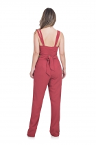 MACACÃO KÍMIKA EM CREPE MONOCROMÁTICO VERMELHO.