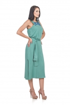VESTIDO KÍMIKA EM CREPE OPACO VERDE.