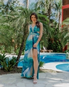 VESTIDO KÍMIKA LONGO COM FENDA ESTAMPA EXCLUSIVA AZUL.