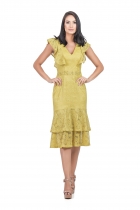 VESTIDO KÍMIKA MÍDI EM RENDA AMARELA.