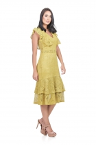 VESTIDO KÍMIKA MÍDI EM RENDA AMARELA.