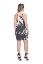 VESTIDO KÍMIKA CURTO FEITO EM CREPE DE MALHA ESTAMPA EXCLUSIVA BEGE.
