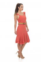VESTIDO KÍMIKA CURTO COM CINTO BEGE.