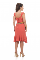 VESTIDO KÍMIKA CURTO COM CINTO LARANJA.