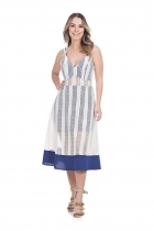 VESTIDO MÍDI KÍMIKA EM RENDA MACRAMÊ AZUL.