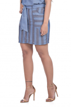 SAIA KÍMIKA CURTA EM CHAMBRAY LISTRADA.