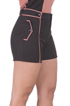 SHORT SINTONIA COM DETALHES EM VIÉS MOSTARDA.