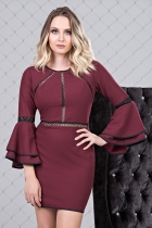 VESTIDO CURTO KÍMIKA COM MANGA BABADOS VINHO.
