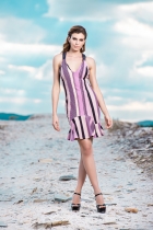 Vestido Curto Kímika Tubinho Com Bordado Nas Costas Lilas.
