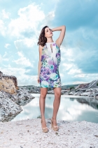 Vestido Curto Kímika Com Tule Sobreposto em Busto Estampado.