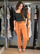 CONJUNTO KÍMIKA DE CALÇA CASUAL E BLUSA EM MALHA PRETA