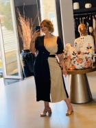 VESTIDO MIDI KÍMIKA EM CREPE FLUIDO TEXTURIZADO PRETO
