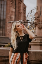 CONJUNTO KÍMIKA ESTAMPA EXCLUSIVA E BLUSA LISA PRETO.