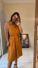 VESTIDO MÍDI KÍMIKA EM LINHO COM TEXTURA PIQUET MOSTARDA