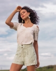 CONJUNTO KÍMIKA DE SHORT EM FIBRAS NATURAIS E BLUSA EM LINHO OFF WHITE