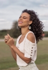 CONJUNTO KÍMIKA DE SHORT EM FIBRAS NATURAIS E BLUSA EM LINHO OFF WHITE