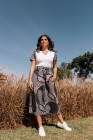 CONJUNTO KÍMIKA DE SAIA ALFAIATARIA LEVE E ESTAMPA EXCLUSIVA PRETO E BRANCO