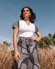 CONJUNTO KÍMIKA DE SAIA ALFAIATARIA LEVE E ESTAMPA EXCLUSIVA PRETO E BRANCO