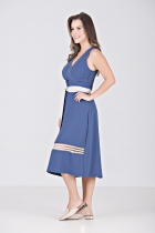 VESTIDO MÍDI KÍMIKA LISO COM DETALHES AZUL.