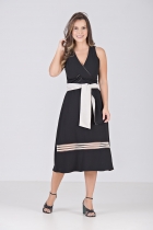 VESTIDO MÍDI KÍMIKA LISO COM DETALHES PRETO.